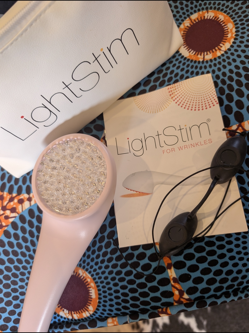 LightStim LED Facial Device in Soft Pink